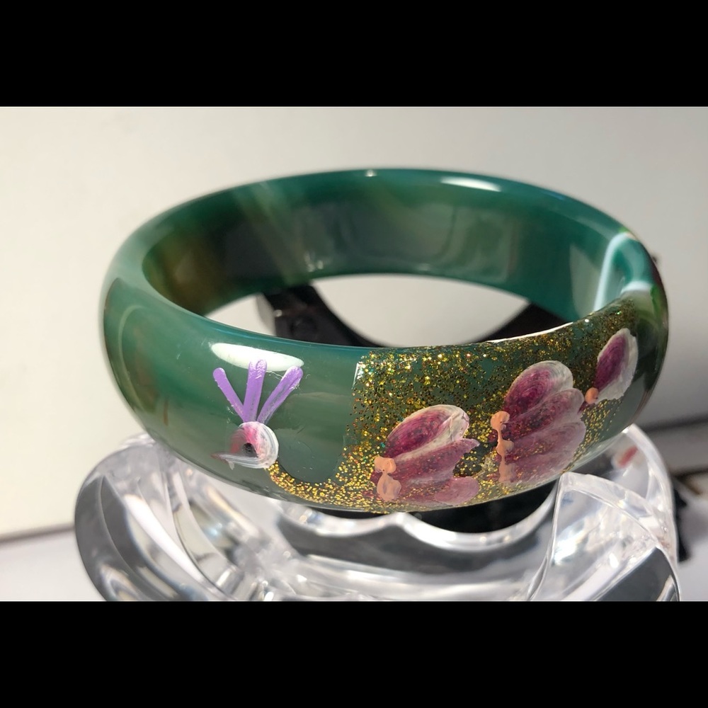 Natural peacocks gold paint Bangle 
2 sizes available 62mm/2.441 or 64mm/ 2.52